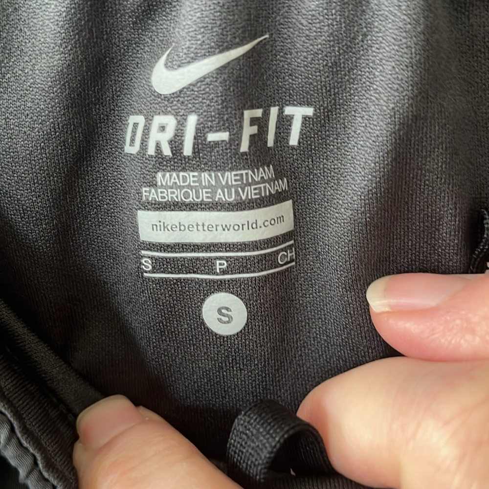 Nike Dri-Fit kids size S athletic shorts, gray with black mesh, full bri… - Picture 4 of 6